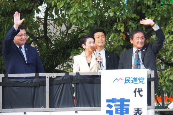 山形屋前での街頭演説会では県連代表の田口雄二県議が司会を担当