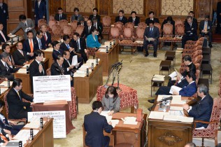 大西議員が問いただす