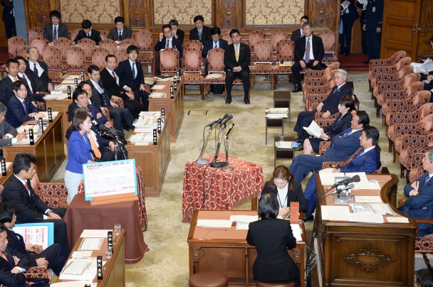 放送法4条と憲法21条との関係について安倍総理らの見解をただす山尾議員