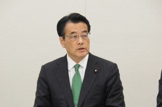 岡田克也代表