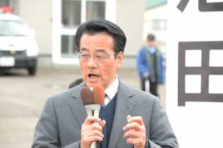 新篠津村で演説する岡田代表