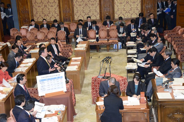 「TPPの大筋合意は、国会決議違反」と指摘する村岡議員