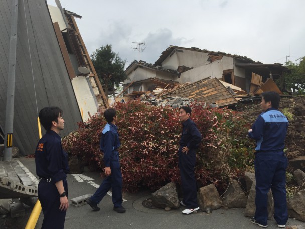 益城町内の建物の損壊状況を調査２