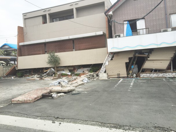 益城町内の建物の損壊状況を調査３