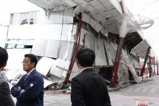 熊本市東区・健軍商店街の倒壊したスーパー