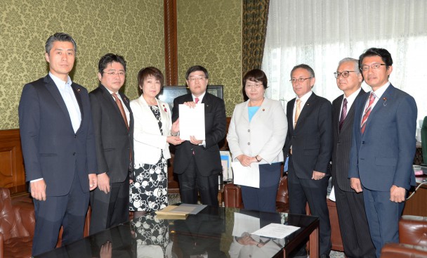野党4党で被災者生活再建支援法改正案を提出