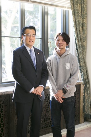 【対談】政治に新しいムーブメント、若者の声を力に 岡田克也代表×「シールズ」メンバー奥田 愛基氏