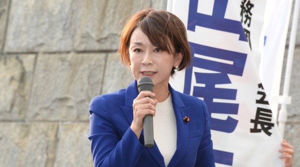 山尾志桜里政務調査会長