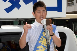 10年前に政治活動を始めた地での出陣式だと語る松浦候補