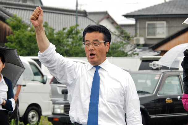 「皆さん頑張りましょう!」と鼓舞する岡田代表