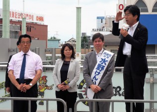田嶋県連代表(右)、大田衆院議員(岡田代表の隣)