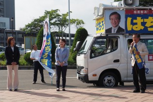 司会進行役は、池田まき第５区総支部長（写真左）