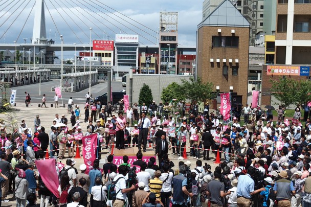 青森駅前に約400人が集結