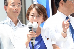 山尾志桜里政務調査会長