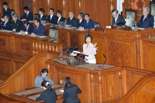 補正予算への反対を表明する宮沢議員