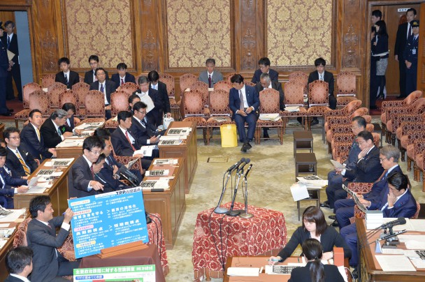 TPP協定の中身が多岐にわたることから十分な議論が必要と安倍総理に求める篠原議員
