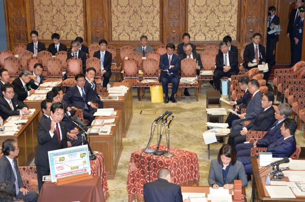 TPP協定の要約説明文書に過去に例のない多くの誤りがあった問題を追及する近藤洋介議員