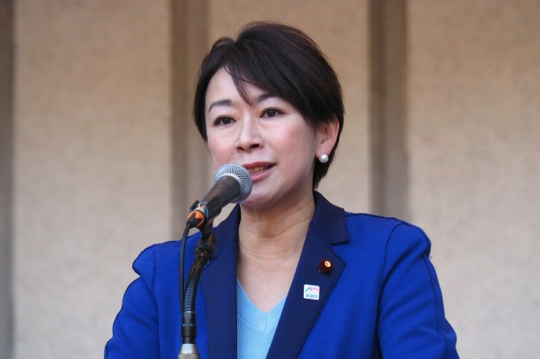 山尾志桜里国民運動局長