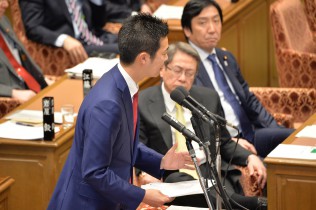 井坂信彦議員