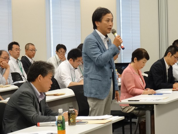 川合孝典民進党政務調査会副会長(厚労部門担当)「材関連労働者の処遇賃金が改善されずに人材が確保されない状態が十数年続いている。国際競争競争力をつけて魅力ある産業に」