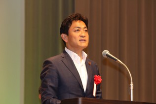 玉木幹事長代理が力強くあいさつ