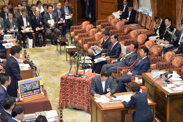 安倍総理の「こんな人たち」発言をただす