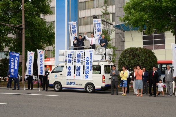 新潟駅万代口での立会演説会