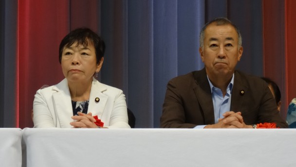 左から相原久美子参院議員と江崎孝参院議員