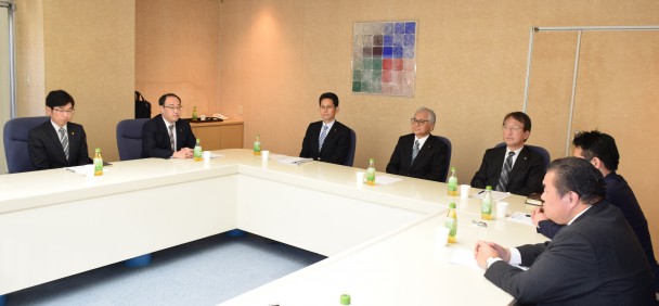 階議員（左から３人目）の参加のもと、民進党岩手県連常任幹事会を開催。