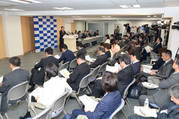 両院議員総会を開催 「新しい民主党」をつくる提案を拍手で了承
